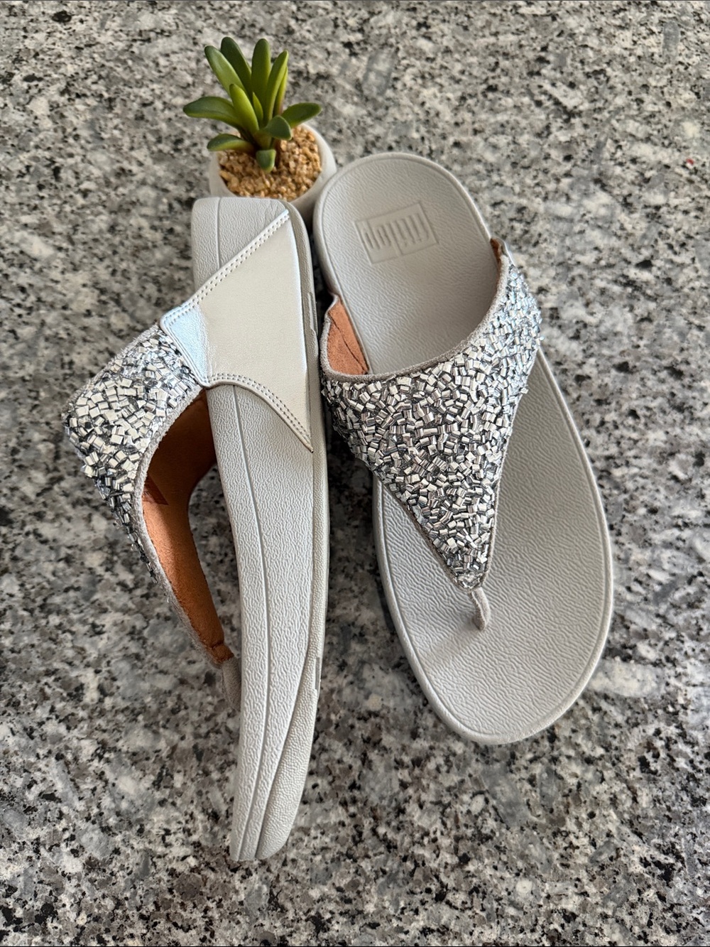 FitFlop US 8 Lulu Shimmerfoil Toe-Thongs EUC
